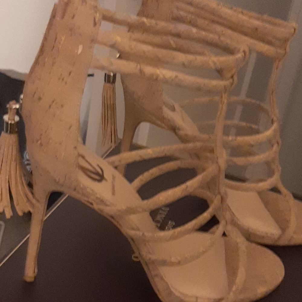 Heels - Picture 2 of 3